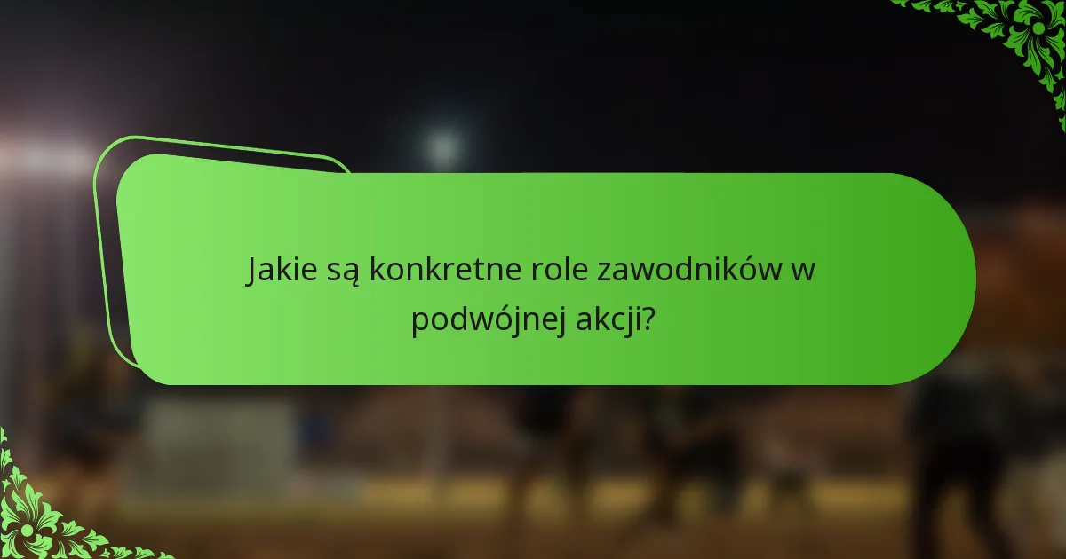 Jakie są konkretne role zawodników w podwójnej akcji?